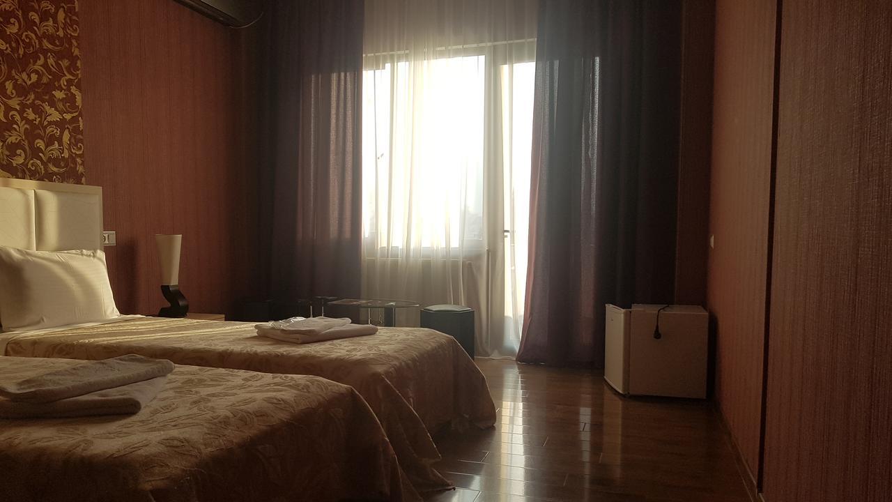 Hotel Stal+ Tbilisi Esterno foto